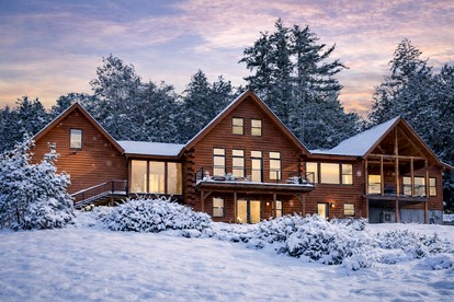 Wooden Cabin with Idyllic Mountain Views in New Hampshire - Conway, New Hampshire - glamping.directory
