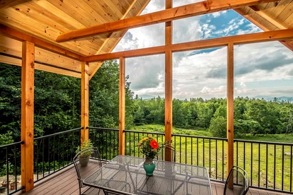 Wooden Cabin with Idyllic Mountain Views in New Hampshire - Conway, New Hampshire - glamping.directory