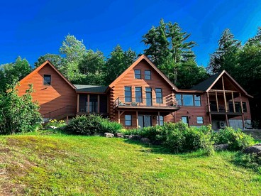 Wooden Cabin with Idyllic Mountain Views in New Hampshire - Conway, New Hampshire - glamping.directory