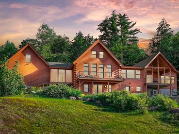 Wooden Cabin with Idyllic Mountain Views in New Hampshire - glamping.directory