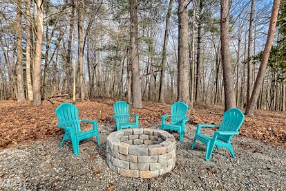 Serene Cottage with Remodeled Interior and Gorgeous Pastures Views in Georgia - Clarkesville, Georgia - glamping.directory