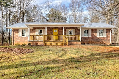 Serene Cottage with Remodeled Interior and Gorgeous Pastures Views in Georgia - glamping.directory