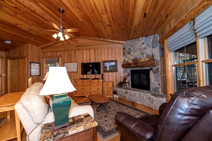Charming Cabin in the Blue Ridge Mountains near Asheville - Fletcher, North Carolina - glamping.directory