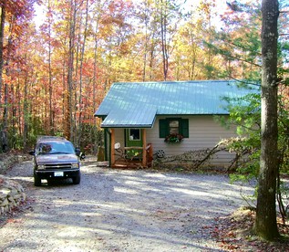 Charming Cabin in the Blue Ridge Mountains near Asheville - Fletcher, North Carolina - glamping.directory