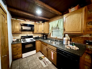Impressive Log Cabin with Fire Pit, Game Room and Hot-tub in Sevierville, Tennessee - Sevierville, Tennessee - glamping.directory