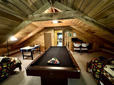 Impressive Log Cabin with Fire Pit, Game Room and Hot-tub in Sevierville, Tennessee - Sevierville, Tennessee - glamping.directory