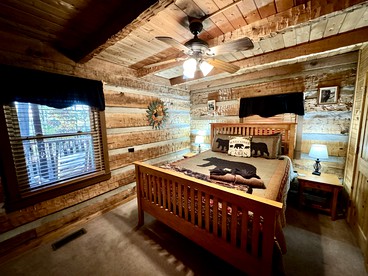 Impressive Log Cabin with Fire Pit, Game Room and Hot-tub in Sevierville, Tennessee - Sevierville, Tennessee - glamping.directory