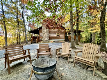 Impressive Log Cabin with Fire Pit, Game Room and Hot-tub in Sevierville, Tennessee - glamping.directory