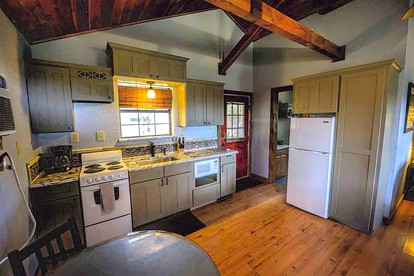 Charming Cabin Rental with a Private Hot Tub near Canyon Lake, Texas - Wimberley, Texas - glamping.directory