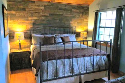 Charming Cabin Rental with a Private Hot Tub near Canyon Lake, Texas - Wimberley, Texas - glamping.directory
