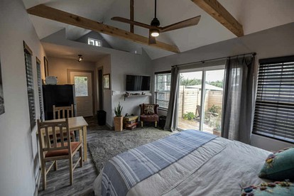 Charming Cabin Rental with a Private Hot Tub near Canyon Lake, Texas - Wimberley, Texas - glamping.directory