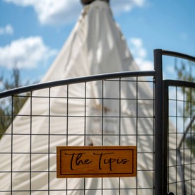 Glamping Retreat with Outdoor Tub & Panoramic Sky Views in Cottonwood Shores, Texas - Cottonwood Shores, Texas - glamping.directory