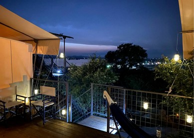 Glamping Retreat with Outdoor Tub & Panoramic Sky Views in Cottonwood Shores, Texas - Cottonwood Shores, Texas - glamping.directory