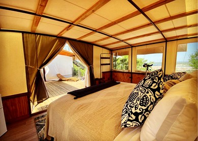 Glamping Retreat with Outdoor Tub & Panoramic Sky Views in Cottonwood Shores, Texas - Cottonwood Shores, Texas - glamping.directory