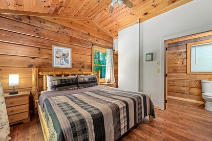 Romantic and Cozy Cabin Designed for Relaxation in Sevierville, Tennessee - Sevierville, Tennessee - glamping.directory