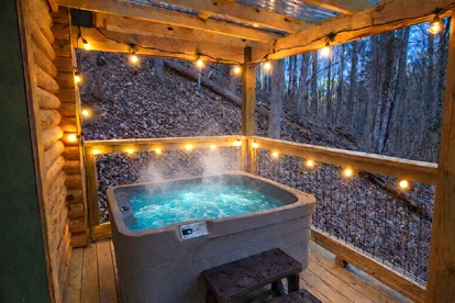 Romantic and Cozy Cabin Designed for Relaxation in Sevierville, Tennessee - Sevierville, Tennessee - glamping.directory