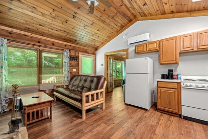 Romantic and Cozy Cabin Designed for Relaxation in Sevierville, Tennessee - Sevierville, Tennessee - glamping.directory