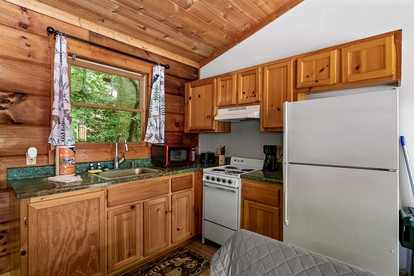 Romantic and Cozy Cabin Designed for Relaxation in Sevierville, Tennessee - Sevierville, Tennessee - glamping.directory