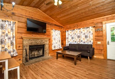 Romantic and Cozy Cabin Designed for Relaxation in Sevierville, Tennessee - Sevierville, Tennessee - glamping.directory
