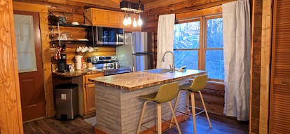 Romantic and Cozy Cabin Designed for Relaxation in Sevierville, Tennessee - Sevierville, Tennessee - glamping.directory