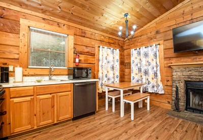Romantic and Cozy Cabin Designed for Relaxation in Sevierville, Tennessee - Sevierville, Tennessee - glamping.directory