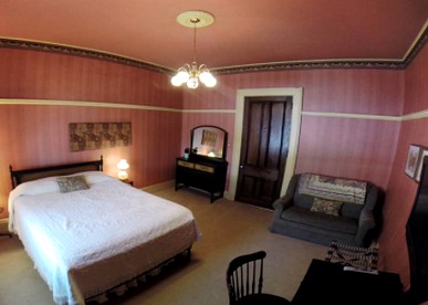 Romantic Suite for Two in the Heart of the Green Mountains in Rutland, Vermont - Rutland, Vermont - glamping.directory