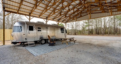 Peaceful Lakeside Covered Airstream with Firepit & Kayaks Near Centre, AL - Centre, Alabama - glamping.directory
