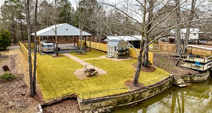 Peaceful Lakeside Covered Airstream with Firepit & Kayaks Near Centre, AL - glamping.directory