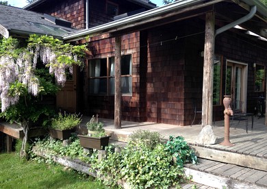 Inviting Cottage Rental with Private Deck near Bellingham, Washington - glamping.directory