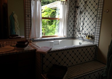 Inviting Cottage Rental with Private Deck near Bellingham, Washington - Lummi Island, Washington - glamping.directory