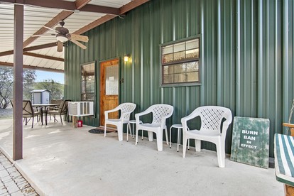 Charming Hill Country Escape with Scenic Views & Outdoor Spaces in Concan, Texas - Concan, Texas - glamping.directory