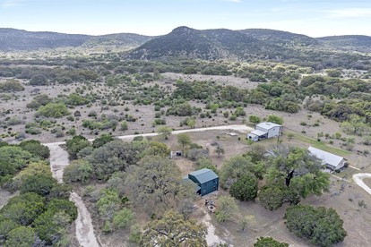 Charming Hill Country Escape with Scenic Views & Outdoor Spaces in Concan, Texas - Concan, Texas - glamping.directory