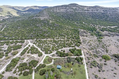 Charming Hill Country Escape with Scenic Views & Outdoor Spaces in Concan, Texas - Concan, Texas - glamping.directory