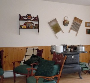 Log Cabin Rental with a Fireplace near Jay Peak Ski Resort in Vermont - Westfield, Vermont - glamping.directory