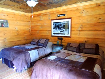 Secluded Cottage Getaway on an Authentic Horse Farm near Hillsville, Virginia - Hillsville, Virginia - glamping.directory