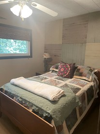 Peaceful Cabin Getaway Overlooking Tuscarawas River Valley in New Philadelphia, Ohio - New Philadelphia, Ohio - glamping.directory