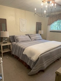 Peaceful Cabin Getaway Overlooking Tuscarawas River Valley in New Philadelphia, Ohio - New Philadelphia, Ohio - glamping.directory