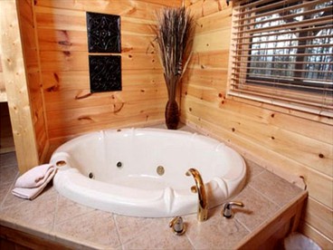Spacious Cabin in Sevierville, for Relaxing Tennessee Getaways with the Family - Sevierville, Tennessee - glamping.directory