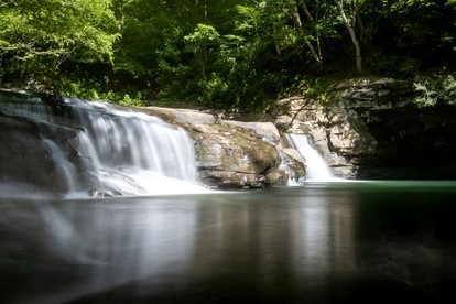 Cute Cozy Cottage by the Pipestream Creek and Close to Pipestream State Park in West Virginia - Pipestem, West Virginia - glamping.directory