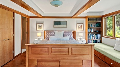 Awesome Impressive Rental with Jacuzzi and Countryside Views in Vermont - Warren, Vermont - glamping.directory