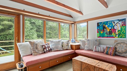 Awesome Impressive Rental with Jacuzzi and Countryside Views in Vermont - Warren, Vermont - glamping.directory