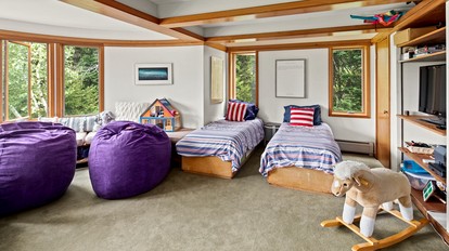 Awesome Impressive Rental with Jacuzzi and Countryside Views in Vermont - Warren, Vermont - glamping.directory
