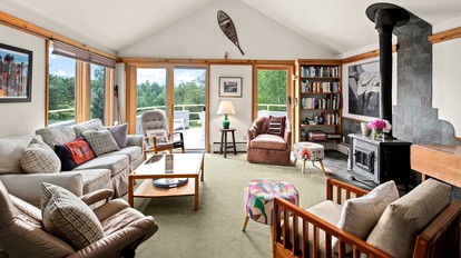 Awesome Impressive Rental with Jacuzzi and Countryside Views in Vermont - Warren, Vermont - glamping.directory