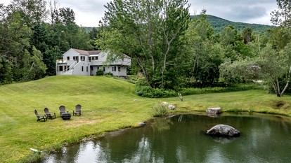 Awesome Impressive Rental with Jacuzzi and Countryside Views in Vermont - glamping.directory