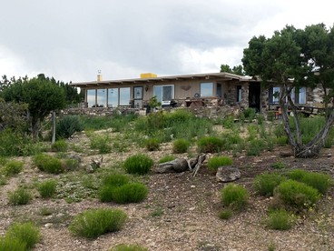 Cozy Cottage Rental with Incredible Views near Grand Junction, Colorado - glamping.directory
