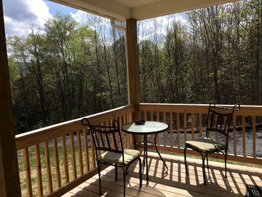 Cozy Cabin in the Idyllic Blue Ridge Mountains, Virginia - Troutdale, Virginia - glamping.directory