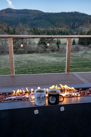 Amazing Mountain Views in this Charming Cottage with a Hot Tub in Sequim, Washington - Sequim, Washington - glamping.directory