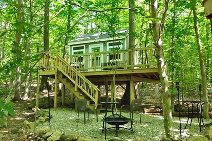 Glamping Tree House on an Impressive Property in Norwich, Connecticut - glamping.directory