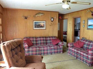 Charming Waterfront Cottage Rental on Cedar Lake near Annandale, Minnesota - Annandale, Minnesota - glamping.directory