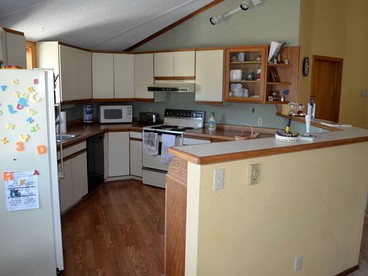 Charming Waterfront Cottage Rental on Cedar Lake near Annandale, Minnesota - Annandale, Minnesota - glamping.directory